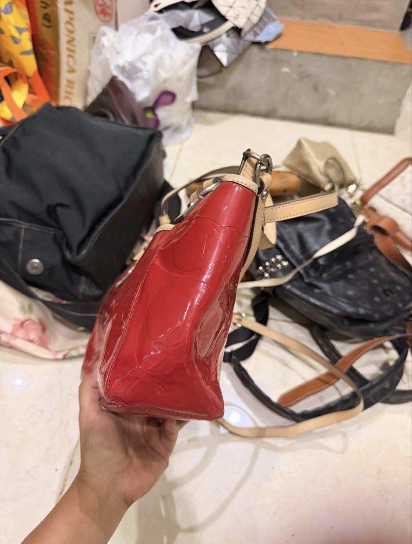 Coach (Category: Luxury Bags & Wallets) located in Mati. Submitted by thriftedbagsbeyond (Listing ID 1469919708, Image 3). Description: .