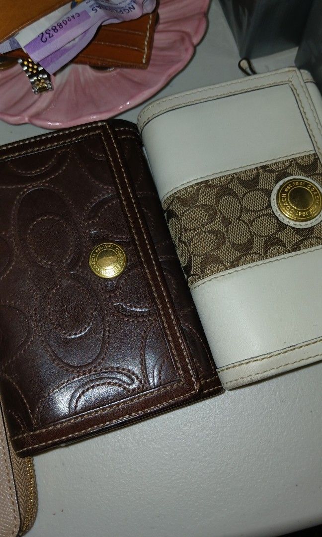 COACH BIFOLD CHOCO BROWN (Category: Announcements) located in Manila. Submitted by twentyfifthbymaria (Listing ID 1469800494, Image 1). Description: .