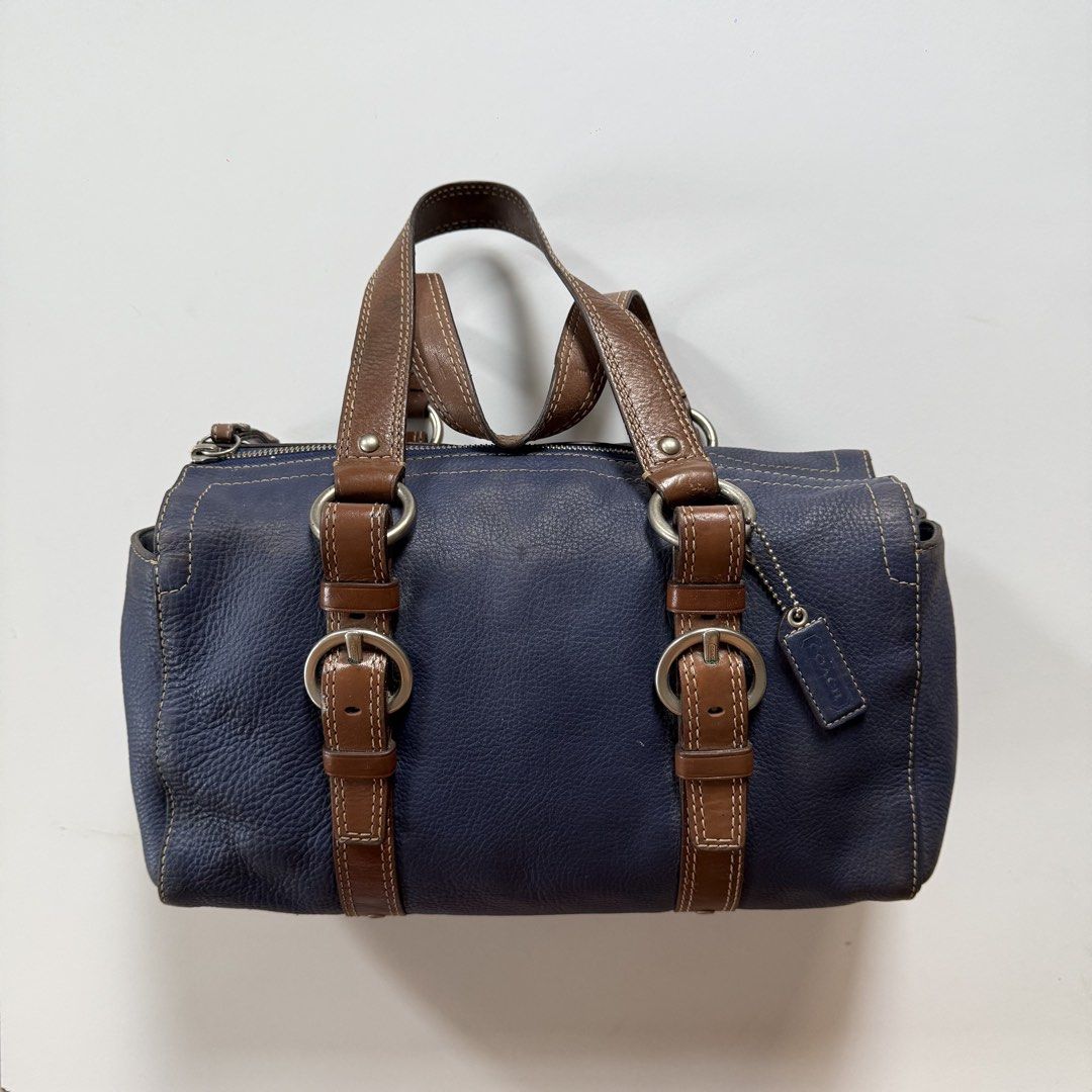 Coach chelsea pebble leather (Category: Shoulder Bags) located in Cavite. Submitted by kalebfindsluxs (Listing ID 1469896973, Image 1). Description: Coach chelsea pebble leather Good Sign of usage Check details - 2k + sf Loc cavite Jnt / lalamove .