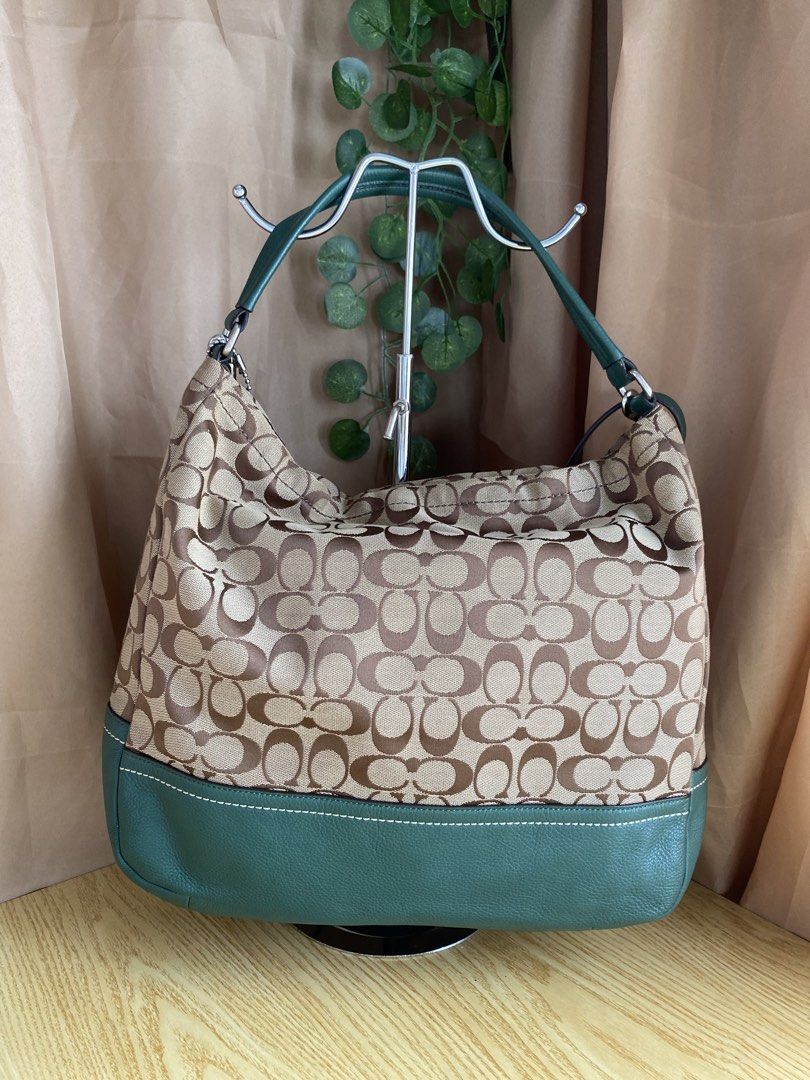 Coach Coach Park Shoulder Bag oulder Bag (Category: Luxury Bags & Wallets) located in Bulacan. Submitted by red.basket24 (Listing ID 1469789015, Image 2). Description: - Brand: Coach ❣️AVAILABLE❣️Coach Park Shoulder Bag 🏷️Mine: 3,500 php 📌Size: Medium 📌Condition: in very Good Condition 🌸YKK Zip 🌸Present Creed and Hangtag 🌸no runs/rubs 🌸Silver hardwares Flaw/s: NOTE: 📌Display accessories are not included and for photoshoot purposes only 📌