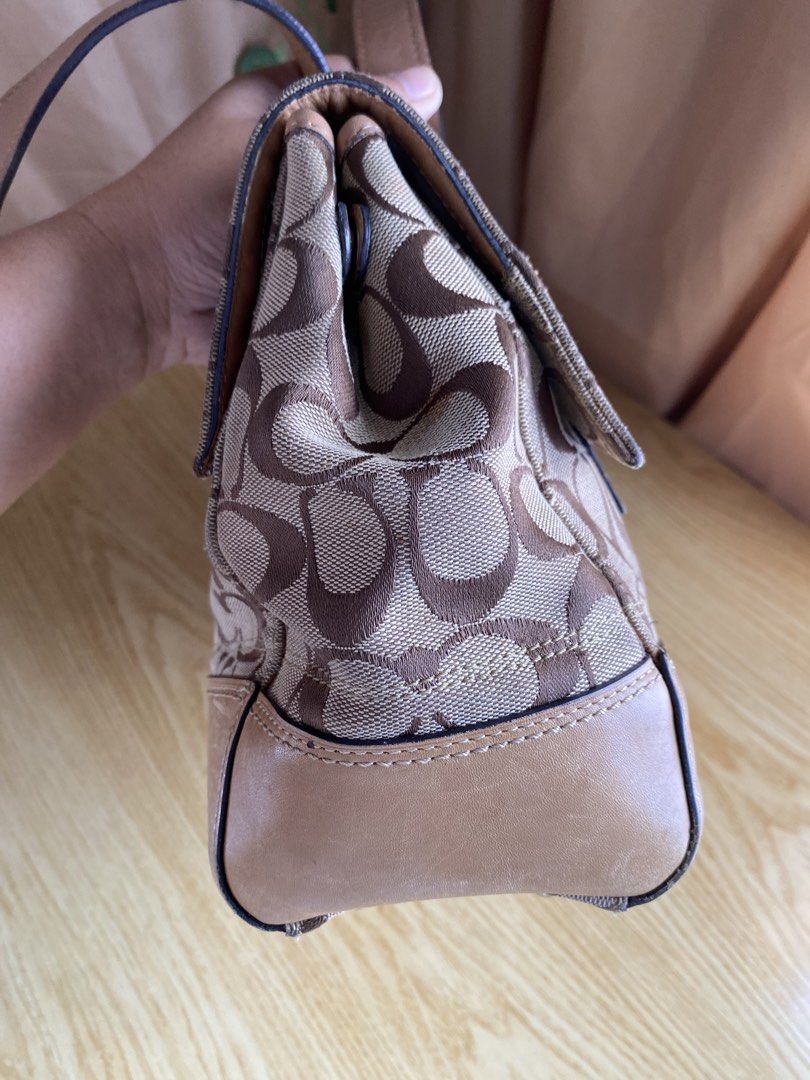 Coach Hampton Shoulder Bag (Category: Luxury Bags & Wallets) located in Bulacan. Submitted by red.basket24 (Listing ID 1469788898, Image 3). Description: ❣️AVAILABLE❣️Coach Hampton Shoulder Bag 🏷️Mine: 3,200 php 📌Size: Medium 📌Condition: Good Condition 🌸YKK Zip 🌸Present Creed and Hangtag 🌸no runs/rubs 🌸Silver hardwares Flaw/s: ‼️dirt in interior and exterior canvas material, signs of use in leather NOTE: 📌Display accessories are not inclu