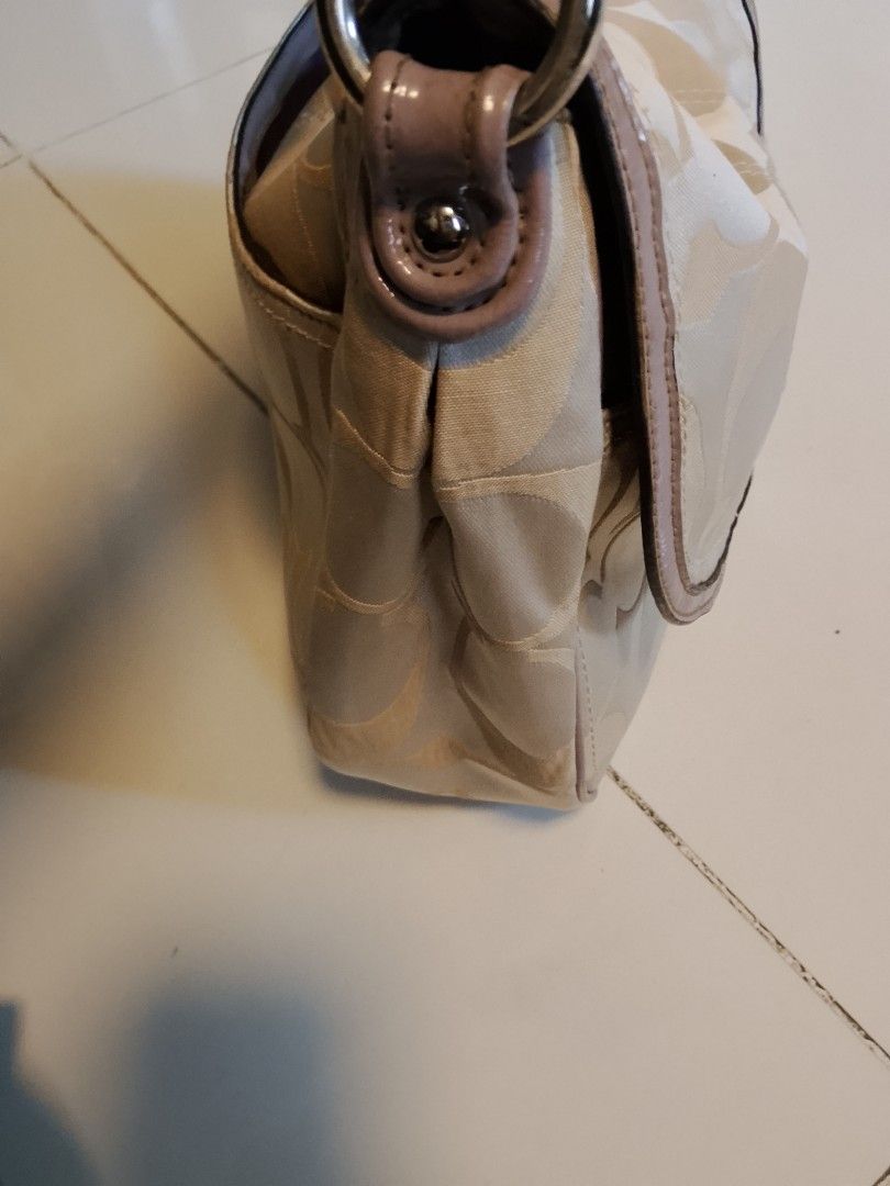 Coach hobo (Category: Shoulder Bags) located in Manila. Submitted by wildwind_73f77a (Listing ID 1469803988, Image 2). Description: excellent condition.