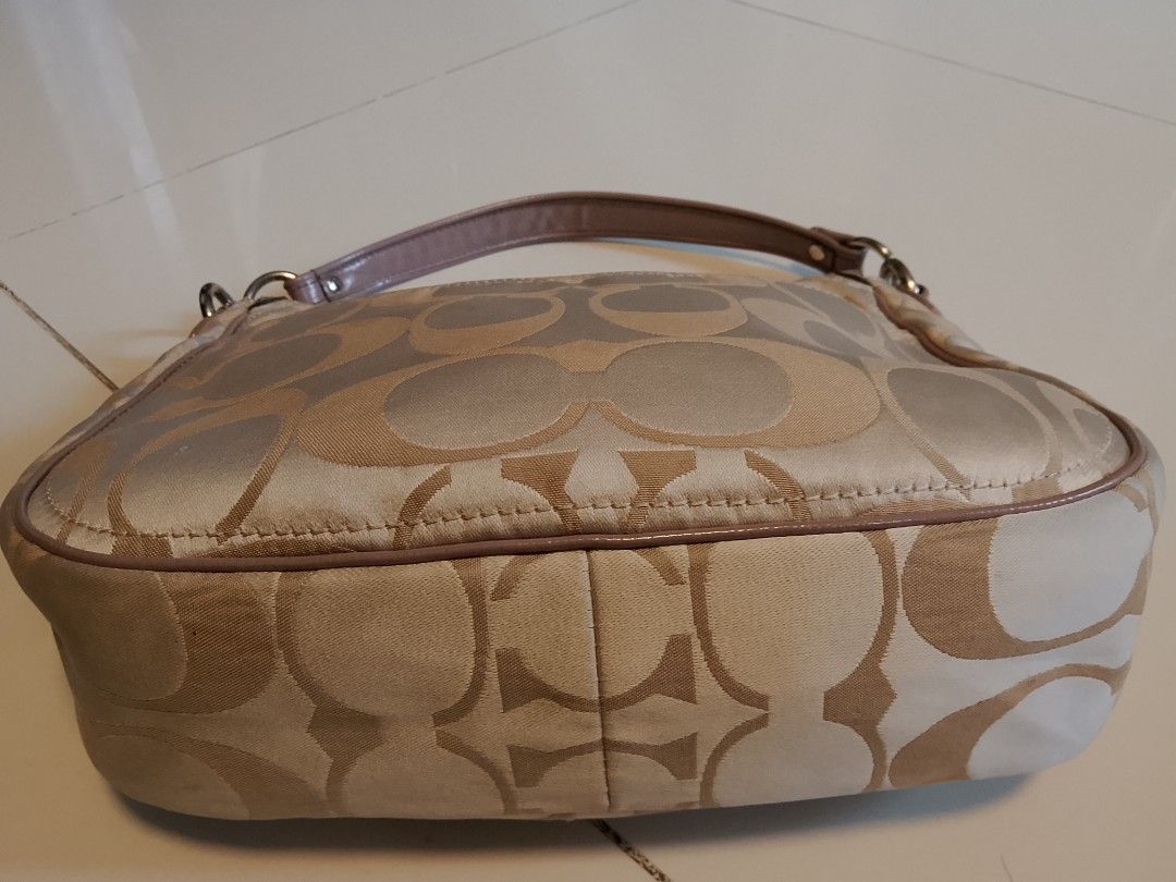 Coach hobo (Category: Shoulder Bags) located in Manila. Submitted by wildwind_73f77a (Listing ID 1469803988, Image 3). Description: excellent condition.