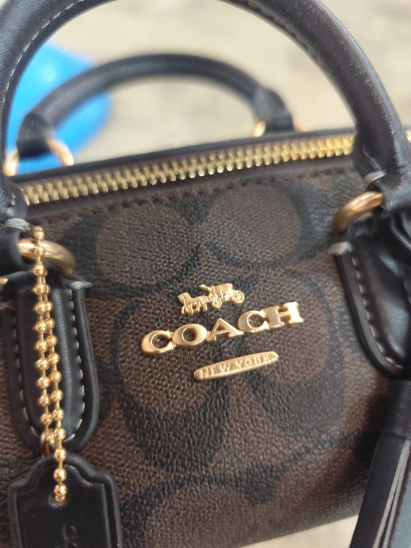 COACH LACEY CROSS BARREL BAG (Category: Luxury Bags & Wallets) located in Cordova. Submitted by bsb.streetluxvintage.clothing (Listing ID 1469779685, Image 3). Description: Good as new condition No issuue.