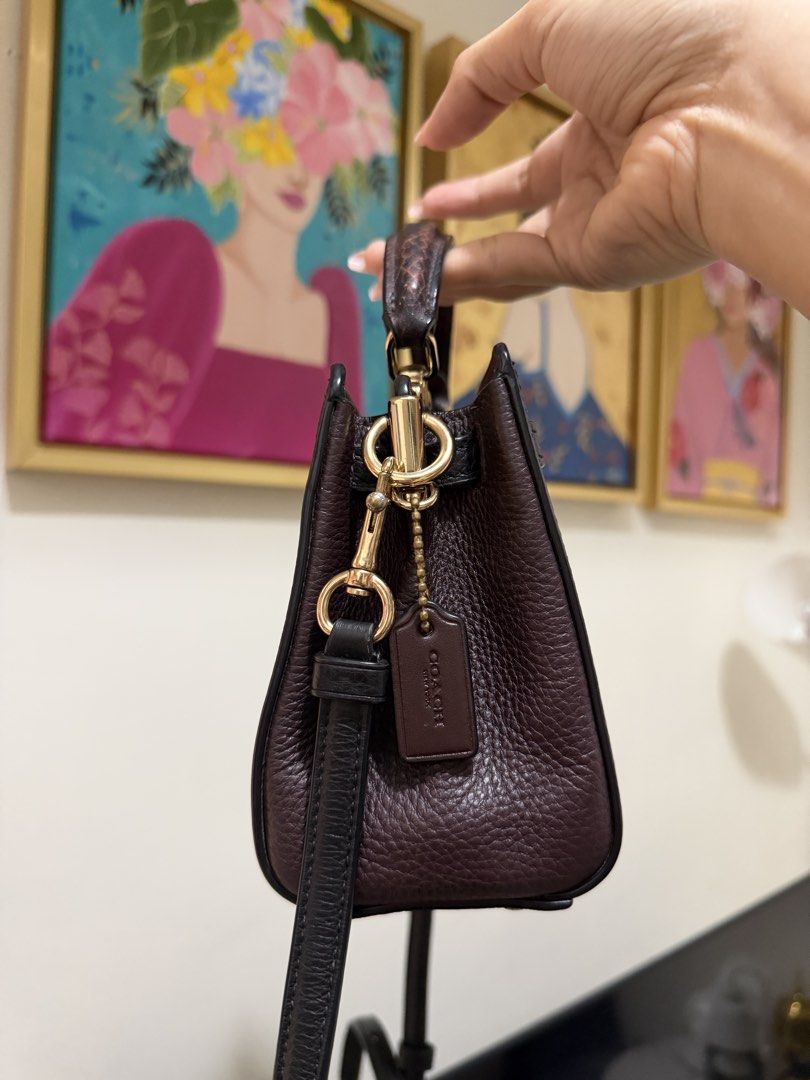 Coach Mini Lane Bag (Category: Luxury Bags & Wallets) located in Quezon City. Submitted by chavezg (Listing ID 1469857262, Image 3). Description: ✨ Coach Mini Lane Bag for Sale ✨ Authentic Coach Mini Lane 👜 💗 good condition ✨ Clean and still looks beautiful 👜 Perfect for casual days, dates, or travel 💫 Elegant and timeless Coach design 📌 Selling because it’s no longer being used 📍 Location: ____ 🚚 Shipping available at buyer’s expense Seri