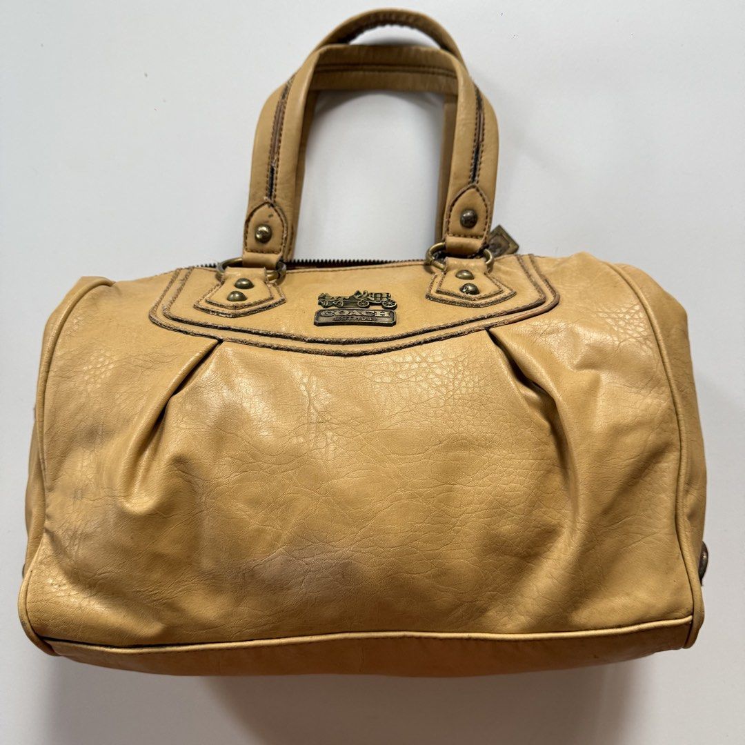 Coach mustard handbag (Category: Shoulder Bags) located in Cavite. Submitted by kalebfindsluxs (Listing ID 1469897988, Image 2). Description: Coach mustard handbag Good Check details - 1k + sf Loc cavite Jnt / lalamove .