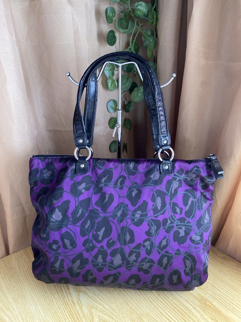 Coach Purple Leopard Print Tote Bag (Category: Tote Bags) located in Bulacan. Submitted by red.basket24 (Listing ID 1469788732, Image 2). Description: ❣️AVAILABLE❣️Coach Poppy Shoulder Bag 🏷️Mine: 2,500 php 📌Size: Medium 📌Condition: Good Condition 🌸YKK Zip 🌸Present Creed and Hangtag 🌸no runs/rubs 🌸Silver hardwares Flaw/s: ‼️cracks in handle NOTE: 📌Display accessories are not included and for photoshoot purposes only 📌Color may vary due t
