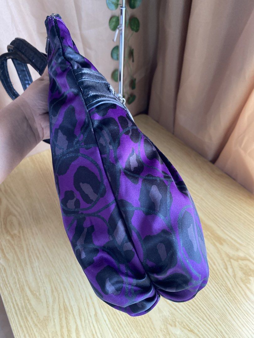 Coach Purple Leopard Print Tote Bag (Category: Tote Bags) located in Bulacan. Submitted by red.basket24 (Listing ID 1469788732, Image 3). Description: ❣️AVAILABLE❣️Coach Poppy Shoulder Bag 🏷️Mine: 2,500 php 📌Size: Medium 📌Condition: Good Condition 🌸YKK Zip 🌸Present Creed and Hangtag 🌸no runs/rubs 🌸Silver hardwares Flaw/s: ‼️cracks in handle NOTE: 📌Display accessories are not included and for photoshoot purposes only 📌Color may vary due t