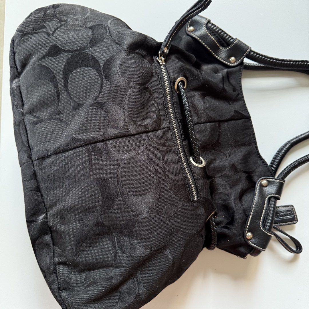 Coach signature black shoulder y2k (Category: Shoulder Bags) located in Cavite. Submitted by kalebfindsluxs (Listing ID 1469895392, Image 2). Description: Coach signature black shoulder y2k Good Sign of usage Check details - 2k + sf Loc cavite Jnt / lalamove .