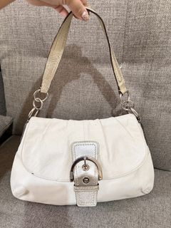 (Category: ) located in . Submitted by dear_oldbags (Listing ID 1469884352, Image 1). Description: .