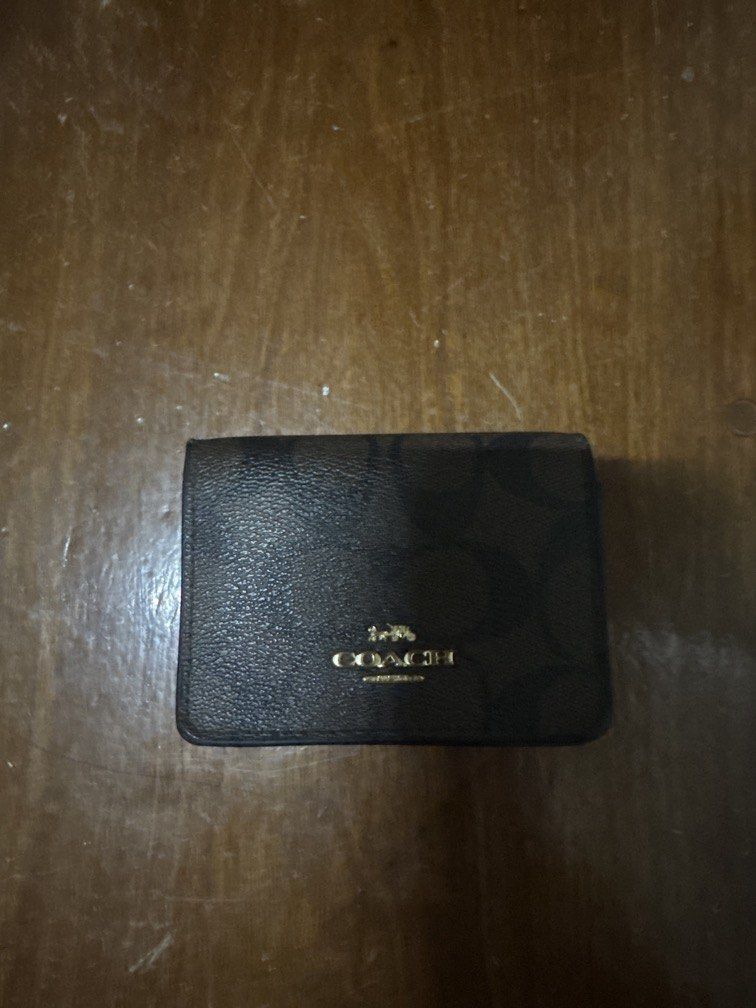 Coach Sling Wallet (Category: Wallets & Card holders) located in Pasay City. Submitted by anneythingph (Listing ID 1469792149, Image 1). Description: •see pictures for flaws •can ship via jnt or grab.