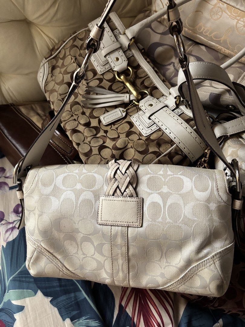 Coach Soho (Category: Luxury Bags & Wallets) located in Bayombong. Submitted by peachypurse.ph (Listing ID 1469764054, Image 3). Description: .