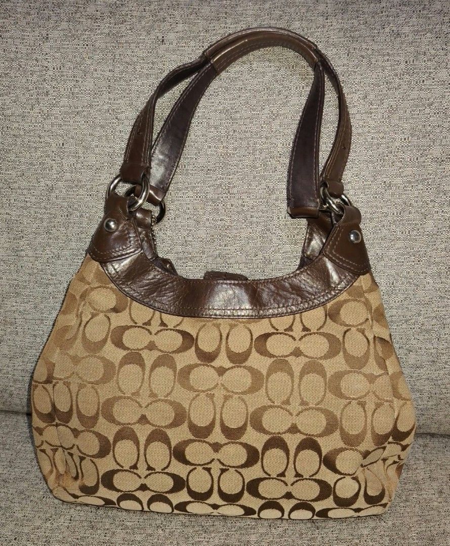 Coach Soho Lynn shoulder bag (Category: Luxury Bags & Wallets) located in Caloocan City. Submitted by tweetyferrer (Listing ID 1469793243, Image 2). Description: - Authentic Coach shoulder bag - Signature C jacquard fabric with premium brown leather trim - Dual shoulder straps for comfortable wear - Zipper top opening with magnetic buckle front closure - Includes original leather hangtag and heart charm - Clean interior featuring the Coach creed 