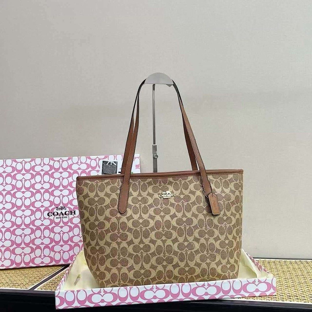 Coach Tote Bag (Category: Tote Bags) located in Quezon City. Submitted by stuffs.hellyy (Listing ID 1469794773, Image 2). Description: with box made in vietnam .