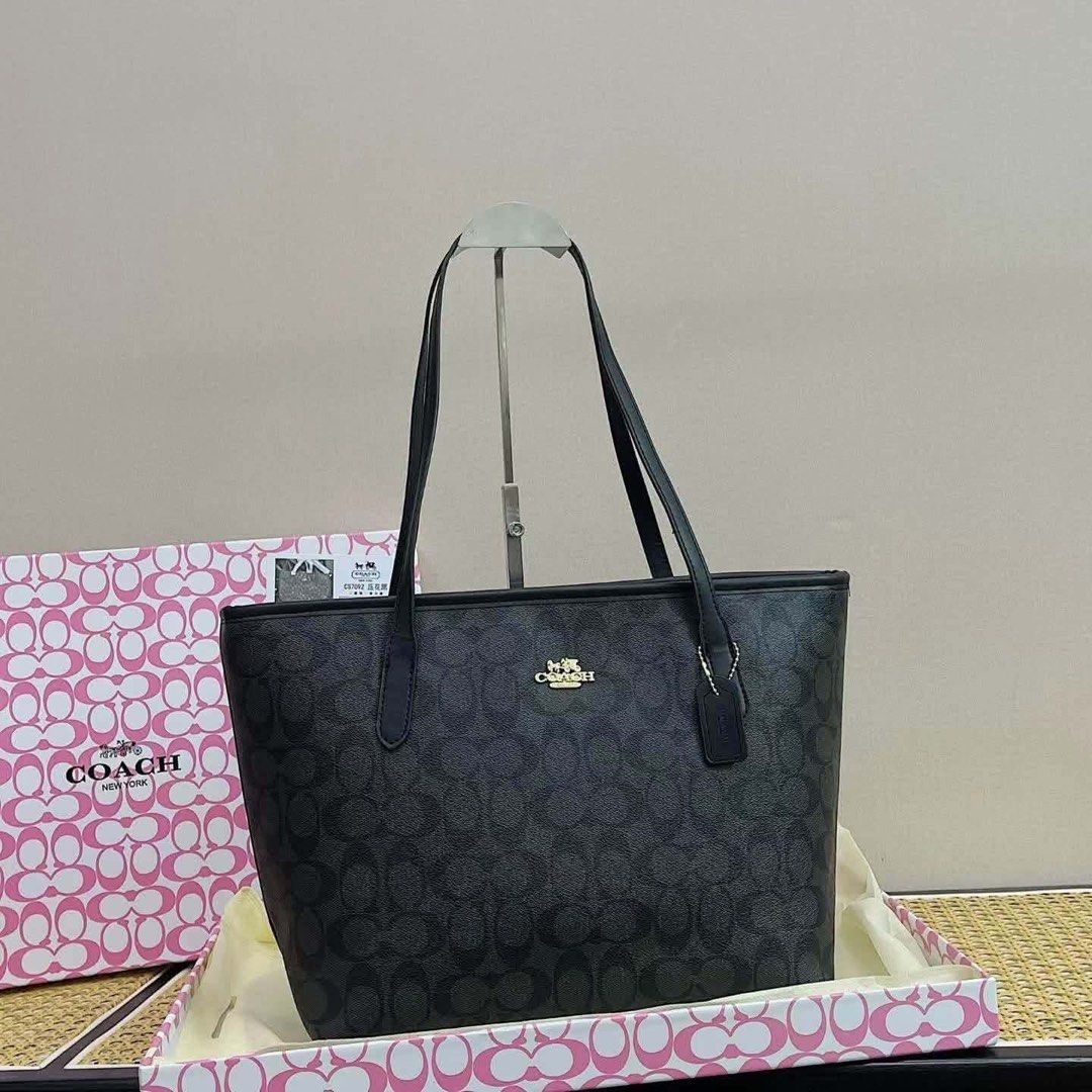 Coach Tote Bag (Category: Tote Bags) located in Quezon City. Submitted by stuffs.hellyy (Listing ID 1469794773, Image 3). Description: with box made in vietnam .