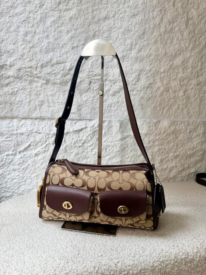 Coach Turnlock Haversack (Category: Shoulder Bags) located in Binan City. Submitted by pinkykeenshop (Listing ID 1469769346, Image 1). Description: .