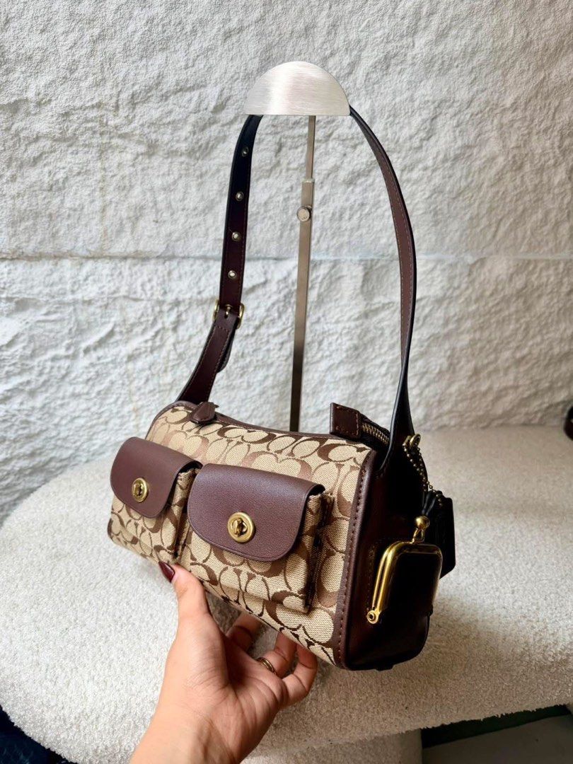 Coach Turnlock Haversack (Category: Shoulder Bags) located in Binan City. Submitted by pinkykeenshop (Listing ID 1469769346, Image 3). Description: .