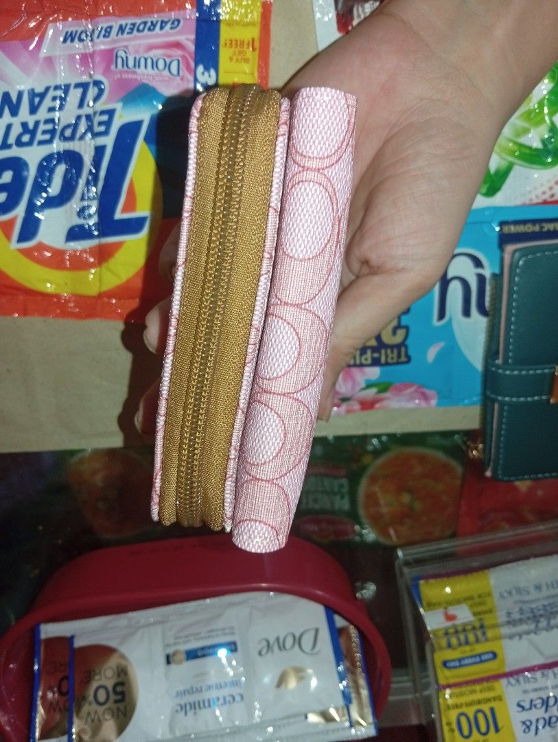 Coaching Inspo Fashion Wallet (Category: Wallets & Card holders) located in Manila. Submitted by hermosa_la_tienda (Listing ID 1469789178, Image 3). Description: brand new never been used binili sa divisoria ,tira sa retail PHP 200 + SF 📍Cabuyao Laguna.