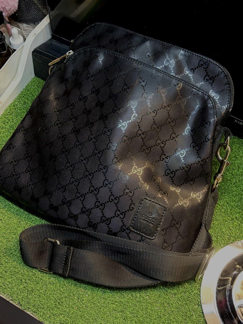 Coded GUCC! Sling bag (Category: Cross-body Bags) located in Davao. Submitted by ememlou17 (Listing ID 1469887131, Image 3). Description: Coded GUCC! Sling bag semi large size. Malinis ready to use. Makapal mabigat..