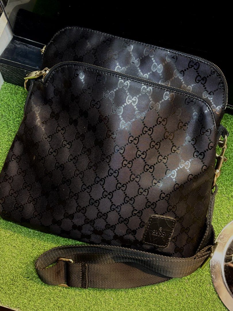 Coded GUCC! Sling bag (Category: Cross-body Bags) located in Davao. Submitted by ememlou17 (Listing ID 1469887131, Image 2). Description: Coded GUCC! Sling bag semi large size. Malinis ready to use. Makapal mabigat..