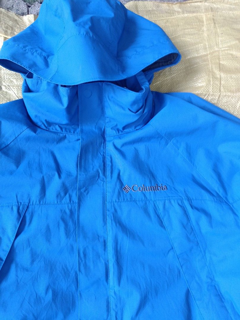 COLUMBIA (Category: Coats, Jackets and Outerwear) located in Alabat. Submitted by hanmichael20810 (Listing ID 1469849660, Image 3). Description: size large dimes 23/30 color rate 10/10 no issues..
