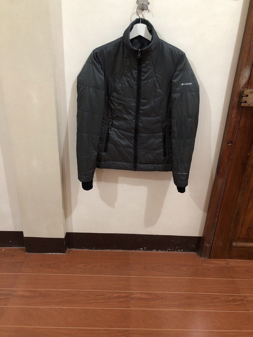 Columbia Gray Jacket (Category: Coats, Jackets and Outerwear) located in Oas. Submitted by alithrifthunter (Listing ID 1469947225, Image 2). Description: .