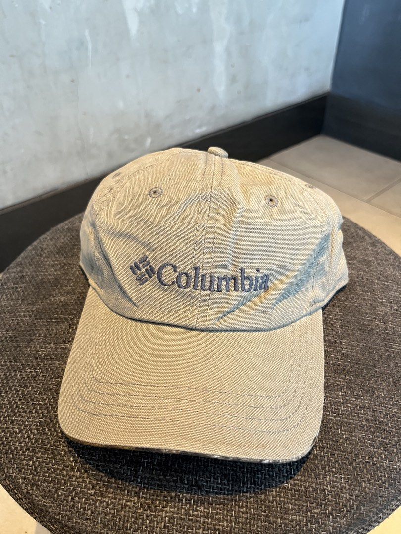 COLUMBIA REALTREE HAT (Category: Caps & Hats) located in Quezon City. Submitted by headline. (Listing ID 1469825529, Image 1). Description: COLUMBIA REALTREE UNDERBRIM VELCRO EXCELLENT CONDITION FOR ONLY:750php +SHIPPING FEE.