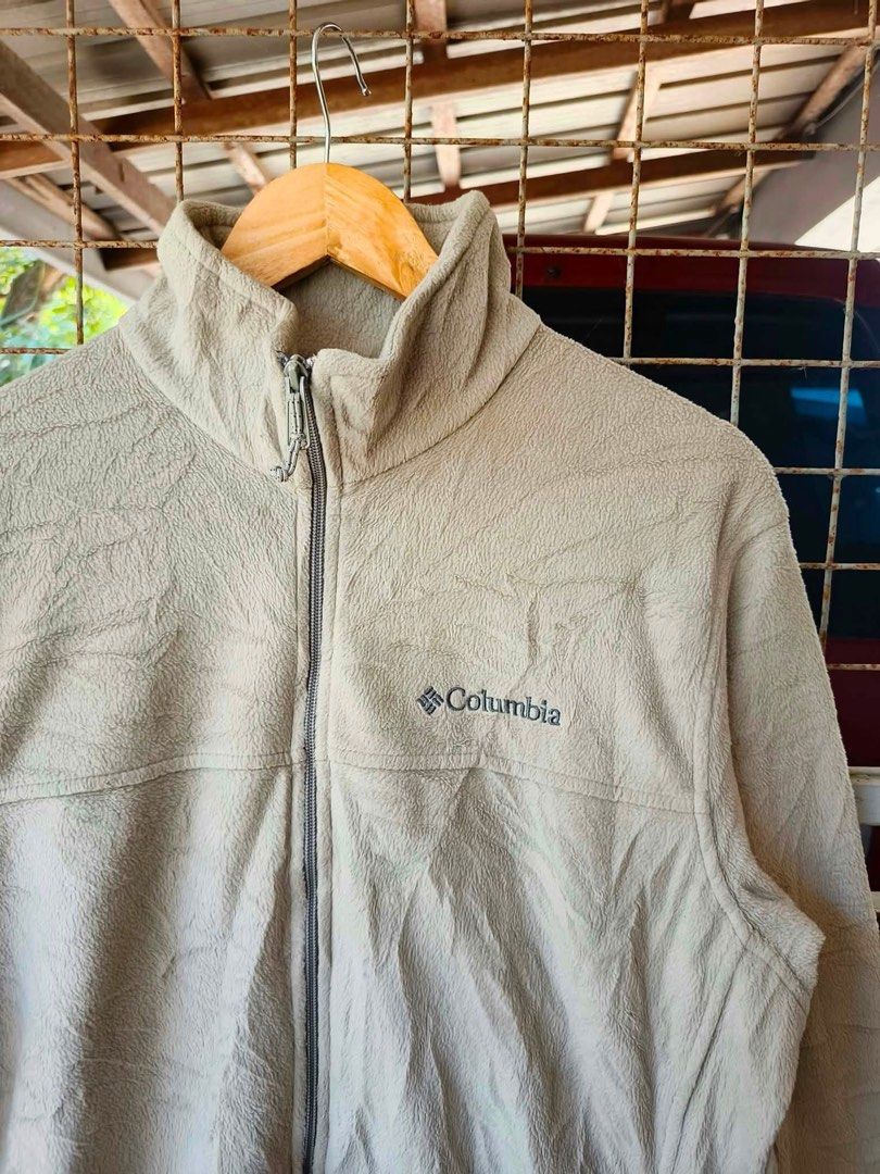 Columbia Steens Mountain 2.0 Fleece Jacket (Category: Coats, Jackets and Outerwear) located in Alaminos. Submitted by thriftings625 (Listing ID 1469938045, Image 2). Description: Large No issue Excellent condition No stain, no pinholes, no discoloration Color rate: 9/10.