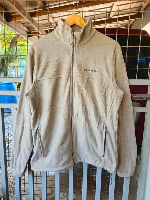 Columbia Steens Mountain 2.0 Fleece Jacket (Category: Coats, Jackets and Outerwear) located in Alaminos. Submitted by thriftings625 (Listing ID 1469938045, Image 1). Description: Large No issue Excellent condition No stain, no pinholes, no discoloration Color rate: 9/10.