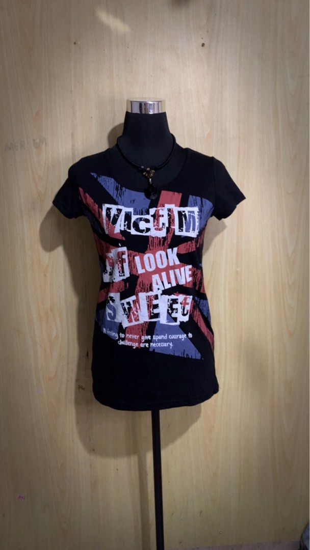 Colza union jack (Category: Shirts) located in Aloran. Submitted by cowskin_927 (Listing ID 1469900398, Image 1). Description: Colza union Size medium No flaws.