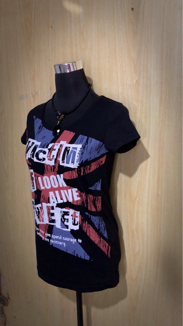 Colza union jack (Category: Shirts) located in Aloran. Submitted by cowskin_927 (Listing ID 1469900398, Image 2). Description: Colza union Size medium No flaws.