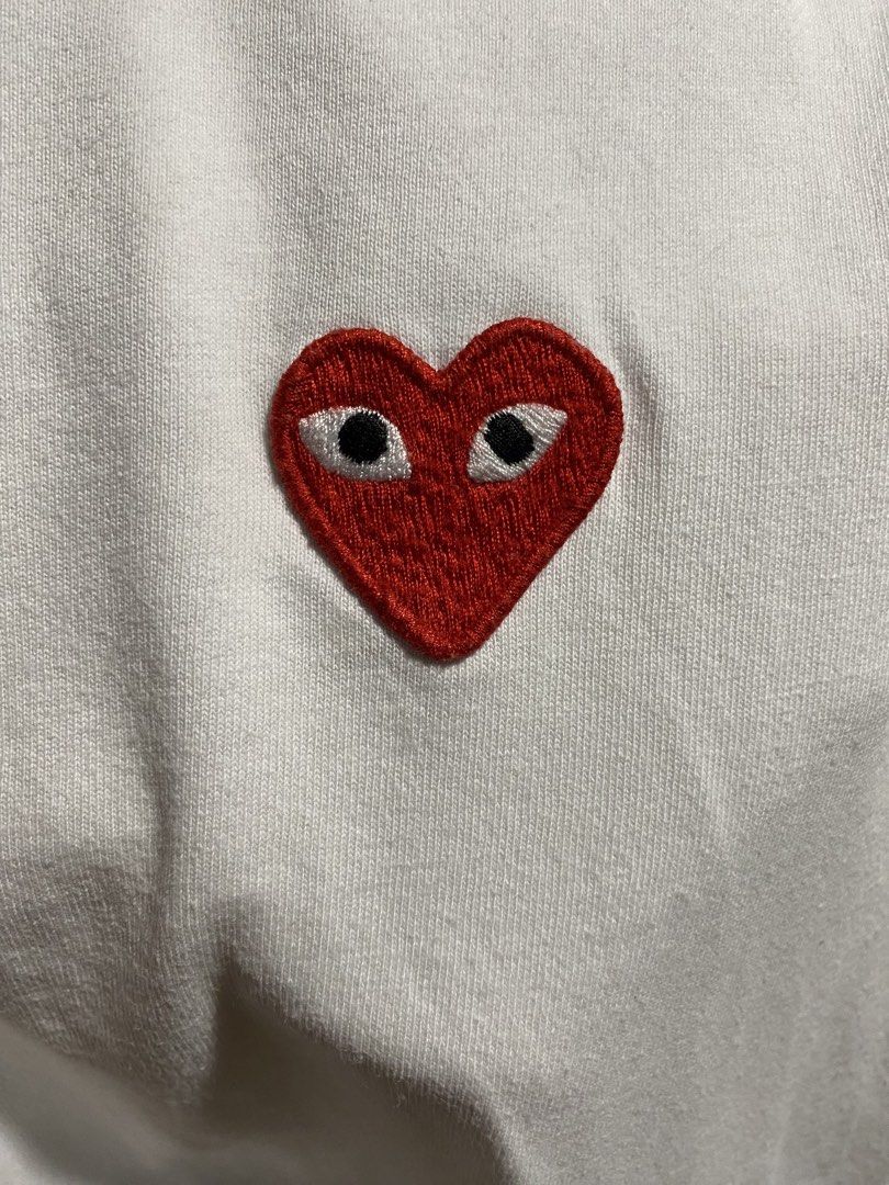 Comme Des Garcon Play (Category: Luxury Apparel) located in Munoz. Submitted by brazziwardrobe (Listing ID 1469907356, Image 2). Description: Length:27 inches Width: 19 inches Excellent Condition Color rate:9.8/10 Negotiable Dm to Purchase 💌 📍Nueva Ecija .
