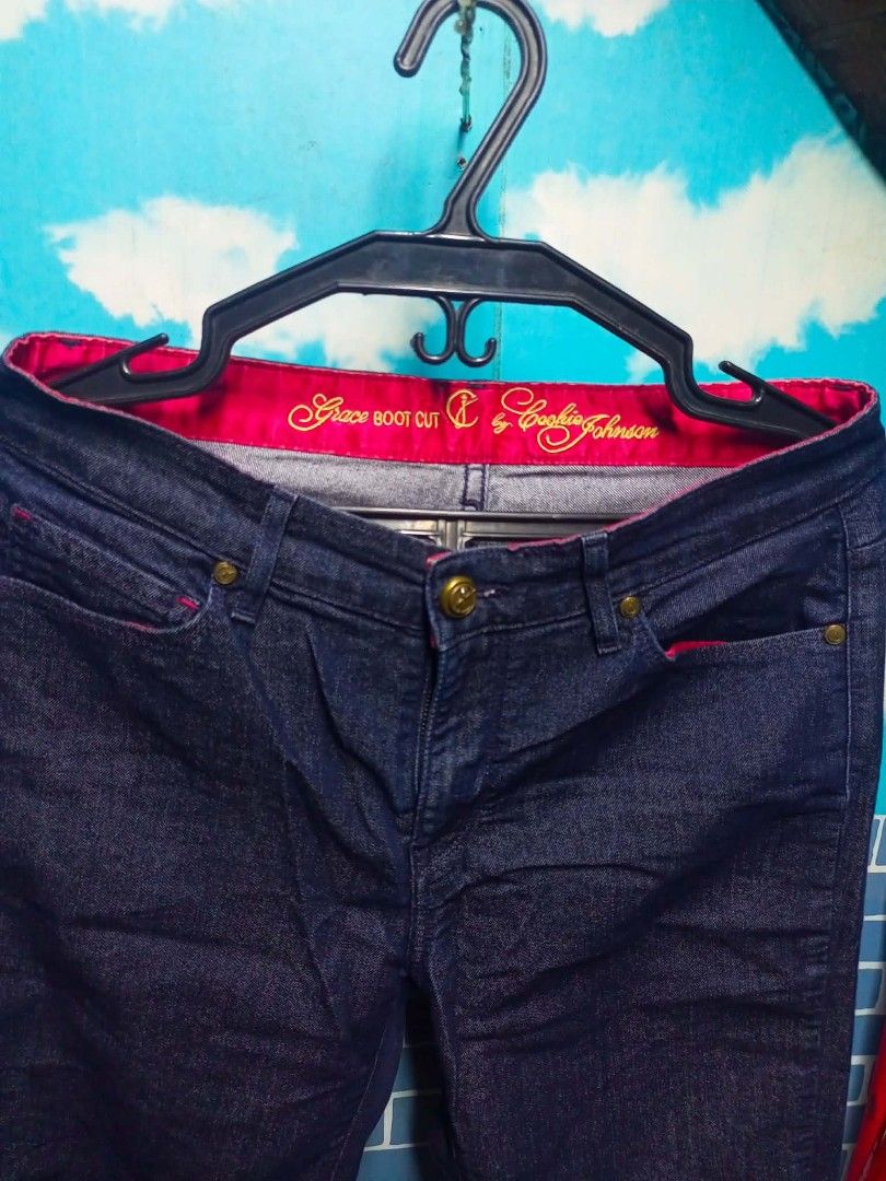 Cookie Johnson Grace Boot Cut Dark Wash Jeans (Category: Jeans) located in Caloocan City. Submitted by silvergem_b94b67 (Listing ID 1469758937, Image 3). Description: - Brand: Cookie Johnson (Model: Grace Boot Cut) - Wash: Clean dark indigo wash with solid stitch details - Fit: Flattering bootcut leg silhouette with standard belt loops - Details: Classic fly front with button closure, standard front and back pockets - Special Features: Cute pink 