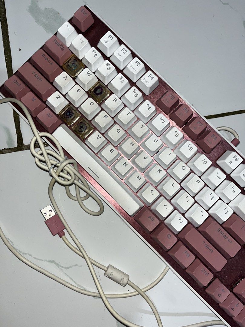 Cooler Master Keyboard OG (Category: Computer Keyboard) located in San Pablo. Submitted by prel0vedbyi4__ (Listing ID 1469909949, Image 1). Description: good as new quality! rfs: decluttering .