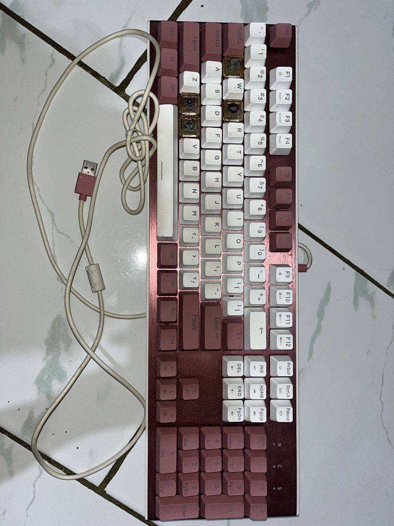 Cooler Master Keyboard OG (Category: Computer Keyboard) located in San Pablo. Submitted by prel0vedbyi4__ (Listing ID 1469909949, Image 2). Description: good as new quality! rfs: decluttering .