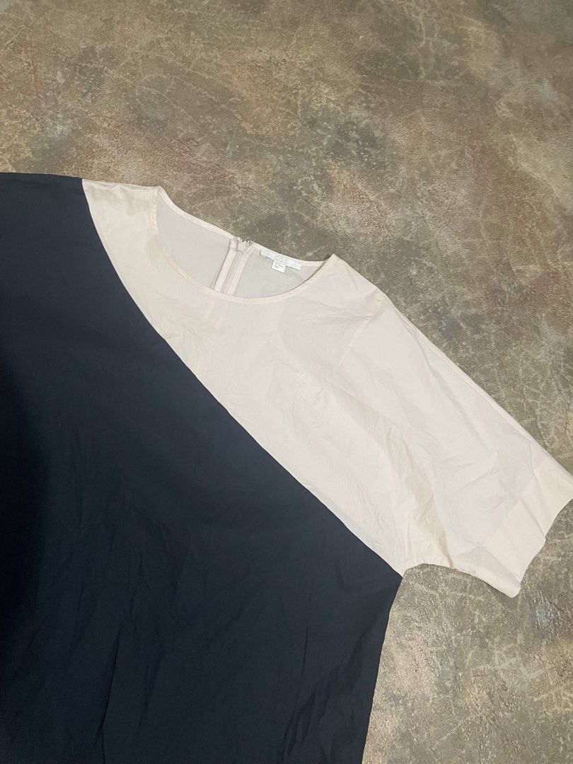 COS blouse (Category: Blouses) located in Davao. Submitted by mj_designervintagecurator (Listing ID 1469768450, Image 3). Description: 📌In good condition 📌best fit med to semi large 📌shoulder 42- armpit 18- length 25 inches.