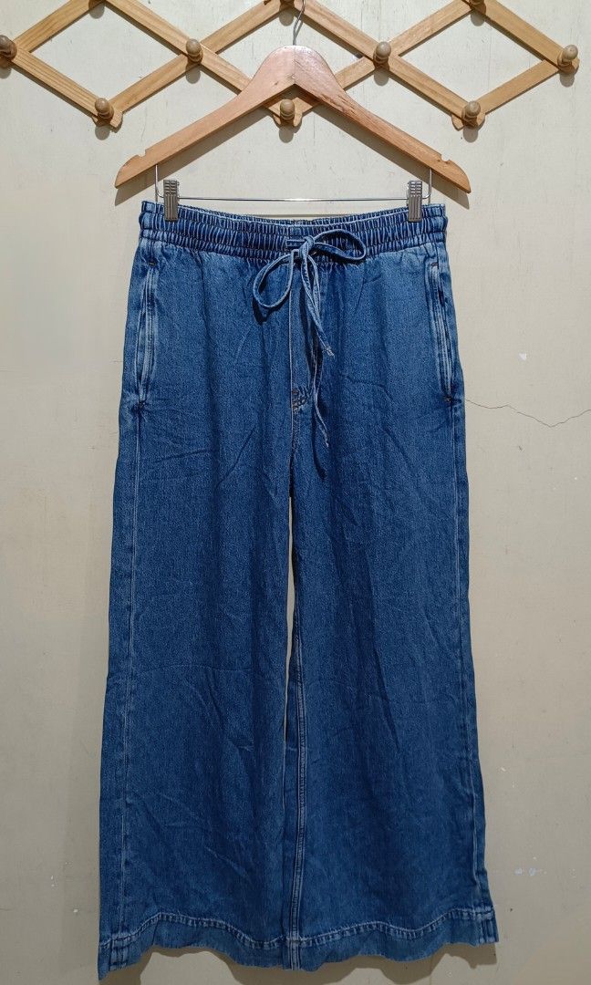 COS DRAWSTRING WIDE PULL ON PANTS (Category: Jeans) located in Caloocan City. Submitted by aaa_ladies (Listing ID 1469850532, Image 2). Description: SIZE: 30-31 MEDIDA LENGTH: 40 INCH.