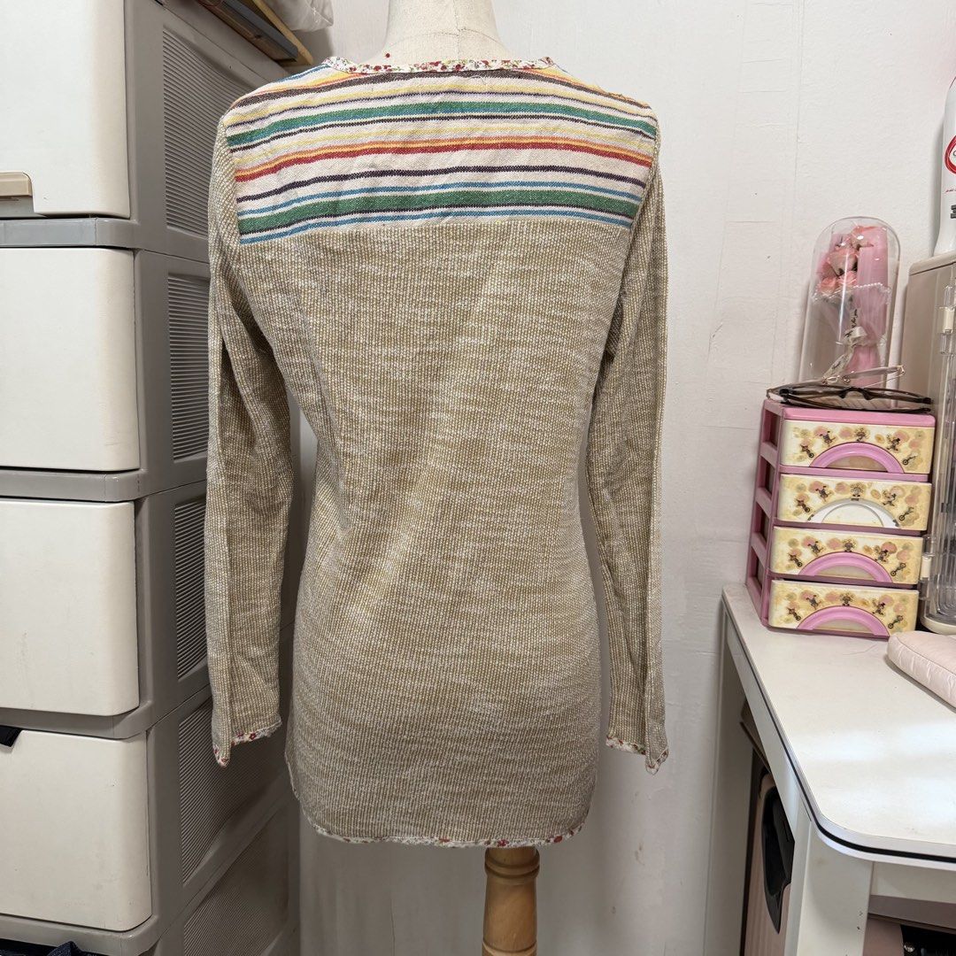Cottagecore Boho Brown195 | Beauty | Beige Patchwork Knit Top with Multi-Pattern Appliques | L (Category: Longsleeves) located in Tagum. Submitted by denimhaven.clo (Listing ID 1469886310, Image 3). Description: Code: Brown195 Brand: Beauty Size: Size L on tag Shoulder: 15 in. Armhole: 18 in. Chest: 38 in. (stretchy) Length: 28 in. Condition / Issue: None Details: Cozy beige textured knit long-sleeve top featuring whimsical assorted patterned pat