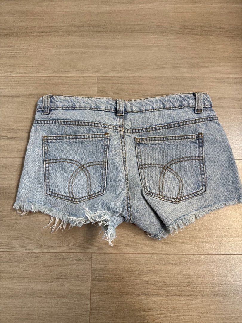 Cotton On Low Rise Denim Shorts US4 (Category: Shorts) located in Manila. Submitted by bella_boo (Listing ID 1469845839, Image 3). Description: tags: subdued brandy melville hollister urban revivo urban outfitters edikted shein bershka stradivarius pull and bear hnm cotton on.