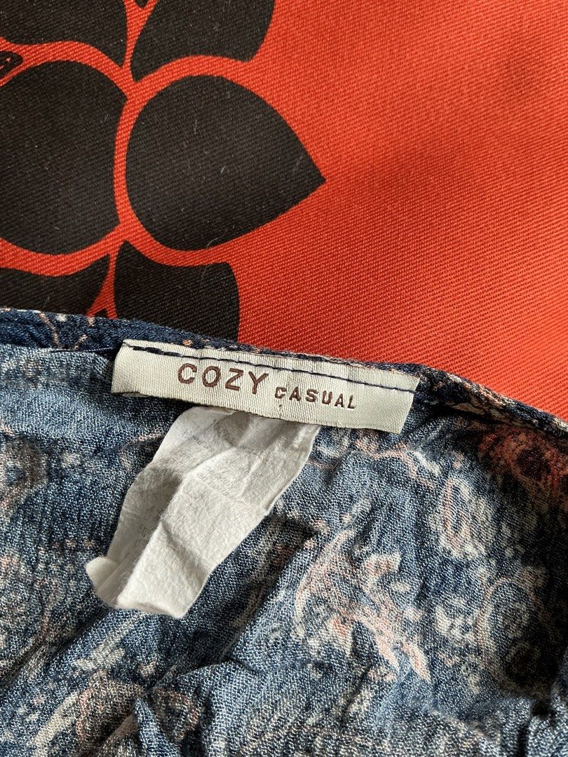 Cozy Casual Dark Blue Halter Crop Top (Category: Sleeveless) located in Quezon City. Submitted by shopabilitymnl (Listing ID 1469814611, Image 3). Description: Size: S-M Mannequin’s size - Bust: 36-37 inches - Length: 23 Inches .