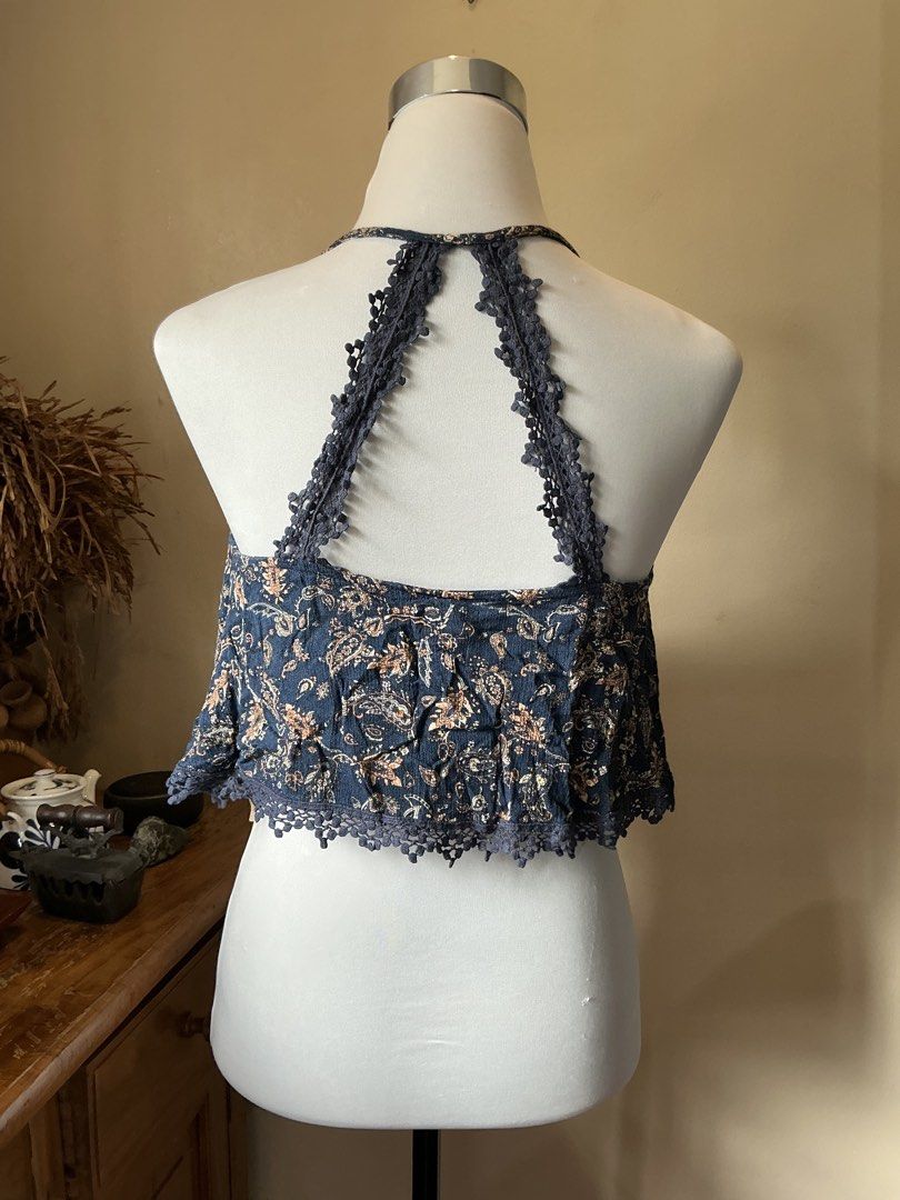 Cozy Casual Dark Blue Halter Crop Top (Category: Sleeveless) located in Quezon City. Submitted by shopabilitymnl (Listing ID 1469814611, Image 2). Description: Size: S-M Mannequin’s size - Bust: 36-37 inches - Length: 23 Inches .