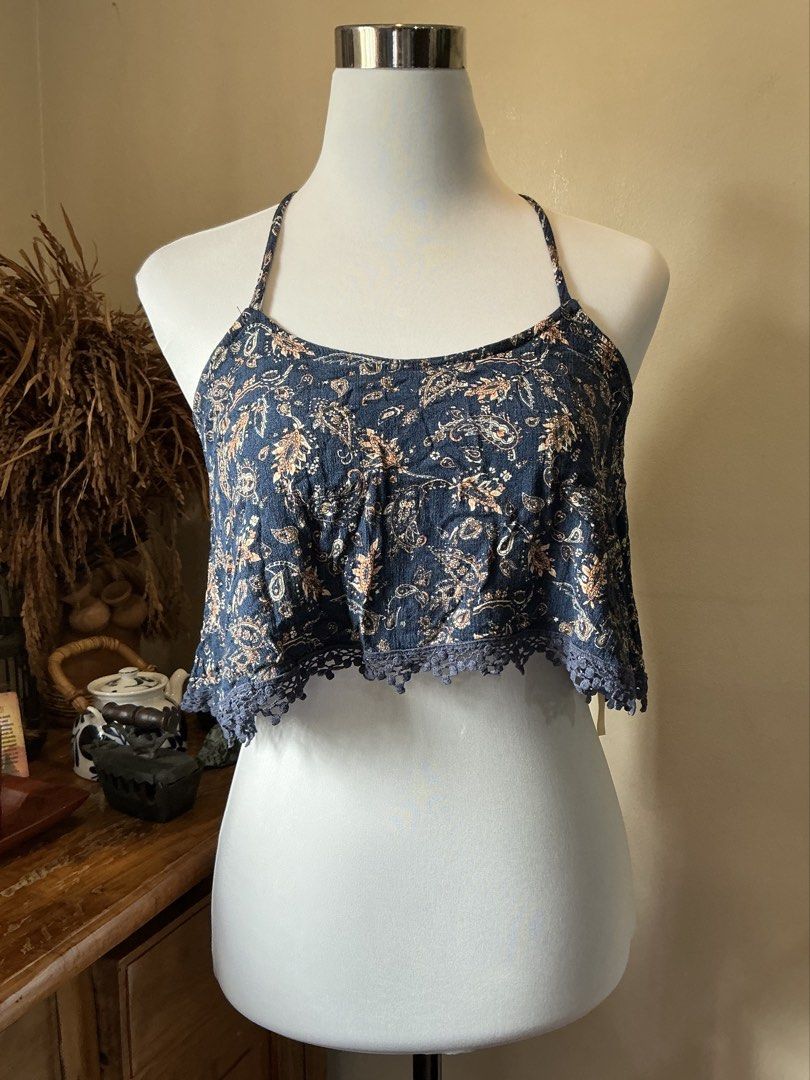 Cozy Casual Dark Blue Halter Crop Top (Category: Sleeveless) located in Quezon City. Submitted by shopabilitymnl (Listing ID 1469814611, Image 1). Description: Size: S-M Mannequin’s size - Bust: 36-37 inches - Length: 23 Inches .