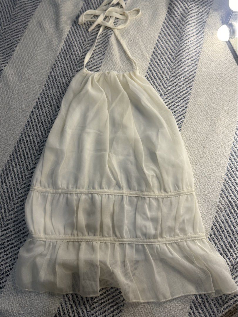 Cream Elegant Backless Top (Category: Sleeveless) located in Manila. Submitted by tuff.findz (Listing ID 1469900871, Image 1). Description: .