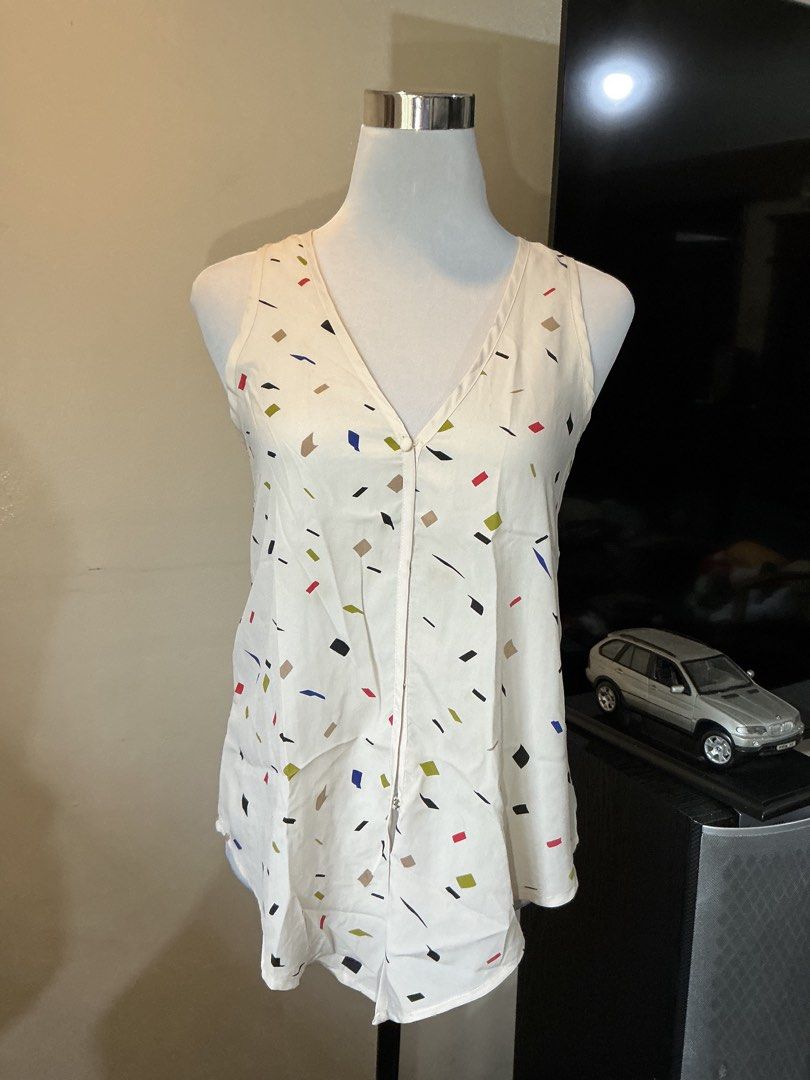 Cream Sleeveless V-neck Top (Category: Blouses) located in Quezon City. Submitted by shopabilitymnl (Listing ID 1469828278, Image 1). Description: Size: Small NO issue Mannequins’s Size: - Bust: 36-37 inches - Length: 23 inches.