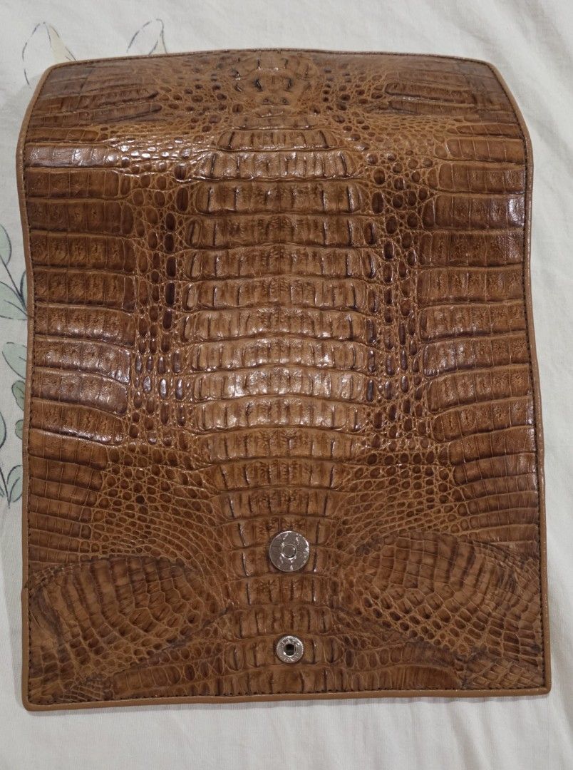 Crocodile skim wallet (Category: Wallets & Card holders) located in Ozamiz City. Submitted by 2ndhand_wallets (Listing ID 1469861985, Image 3). Description: .