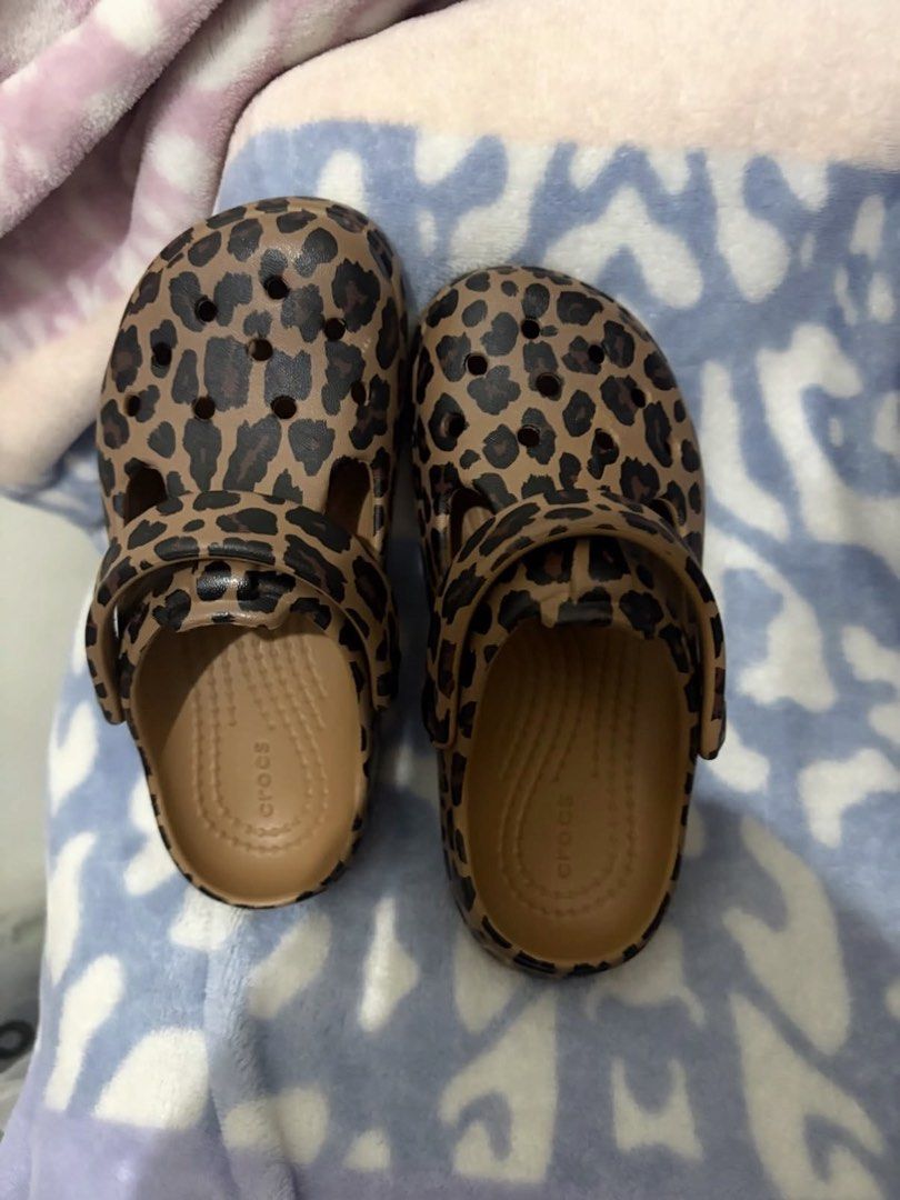 Crocs Classic Clog Leopard Print (Category: Babies & Kids Fashion) located in Manila. Submitted by viadinamama143 (Listing ID 1469809779, Image 1). Description: Leopard print Mary jane clogs Size c9 For kids Trendy brown and black leopard print design - Classic slip-on style for easy wear - Ventilation holes on top for breathability - Pivoting heel straps for a secure fit - Branded interior sole Original Money back guaranteed Pasabuy po ito from 