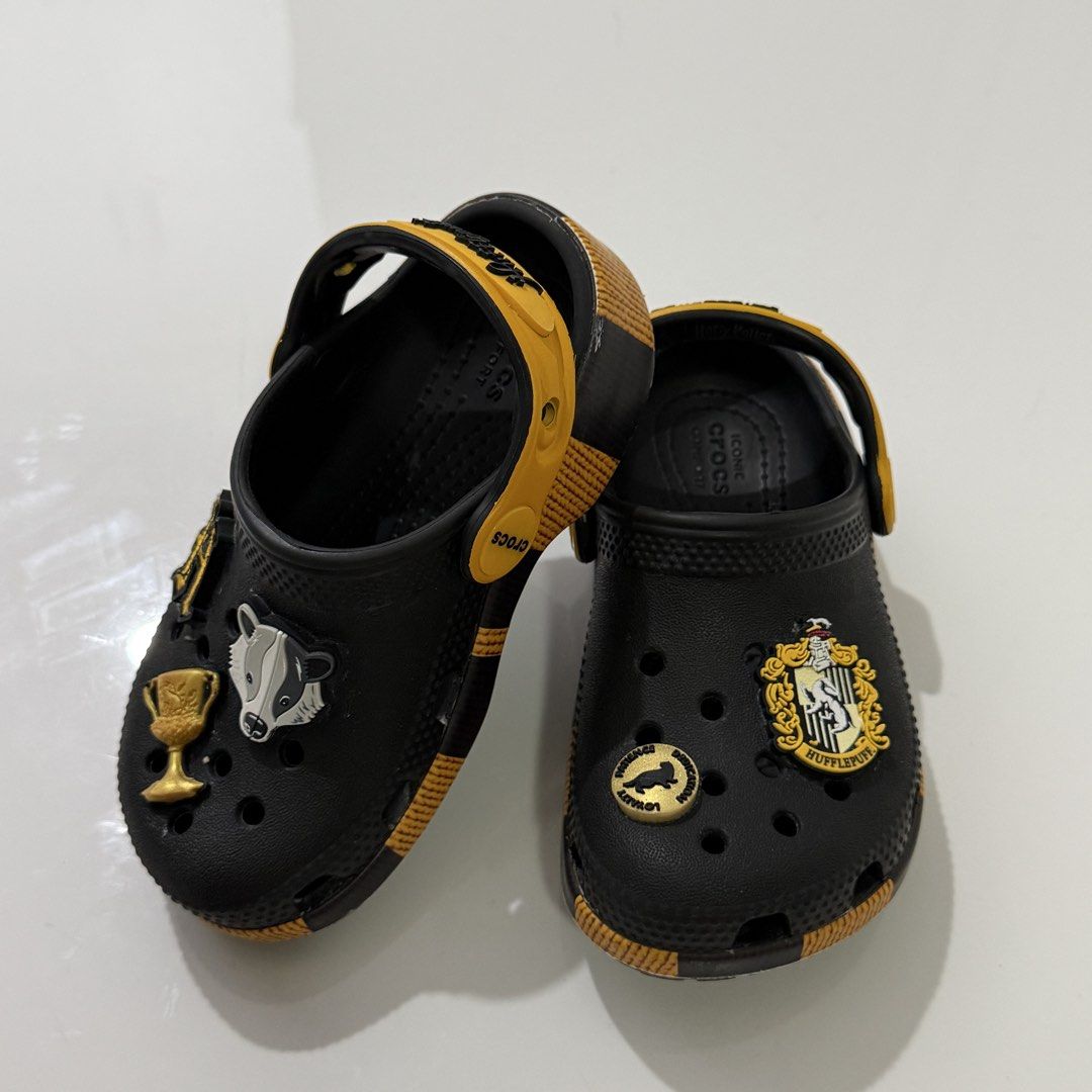 Crocs Harry Potter Hufflepuff (Category: Babies & Kids Fashion) located in Tagum. Submitted by gdcsr (Listing ID 1469805853, Image 1). Description: Crocs Harry Potter Hufflepuff theme (black/yellow) with Jibbitz charms attached Limited edition Size: C8 Purchased from Crocs Kuwait .