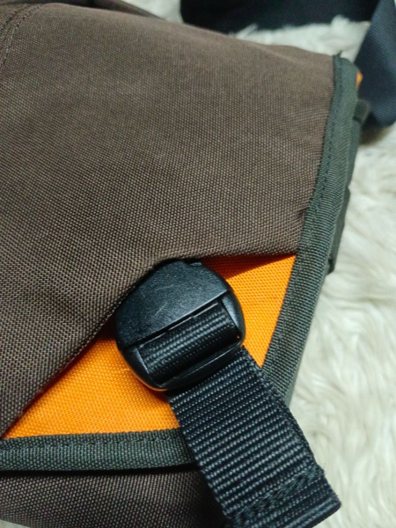 Crumpler Million Dollar Home Camera Shoulder Bag (Category: Camera Bags & Carriers) located in Panabo. Submitted by assrtdph (Listing ID 1469834851, Image 2). Description: - Rugged, weather-resistant nylon canvas with a soft, high-visibility orange interior lining. - Designed to protect DSLR, mirrorless cameras, lenses, and photo accessories using configurable interior hook-and-loop (velcro) dividers.