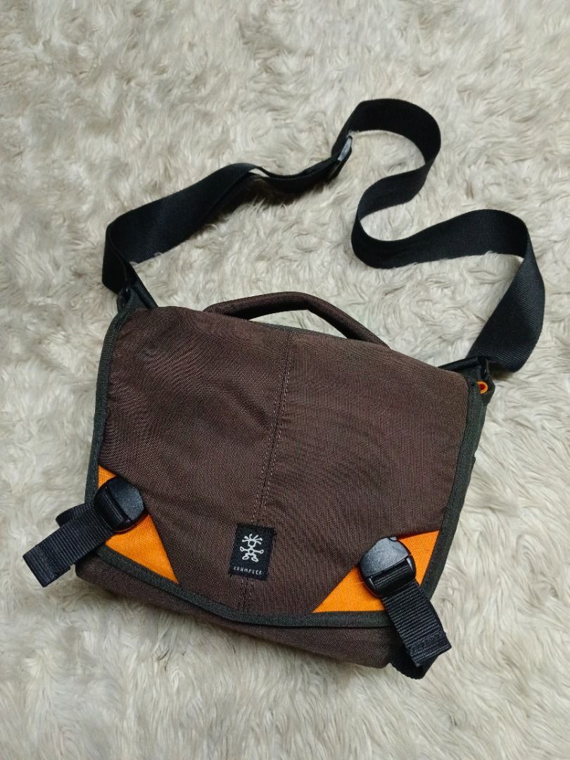 Crumpler Million Dollar Home Camera Shoulder Bag (Category: Camera Bags & Carriers) located in Panabo. Submitted by assrtdph (Listing ID 1469834851, Image 1). Description: - Rugged, weather-resistant nylon canvas with a soft, high-visibility orange interior lining. - Designed to protect DSLR, mirrorless cameras, lenses, and photo accessories using configurable interior hook-and-loop (velcro) dividers.