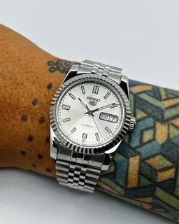 (Category: ) located in . Submitted by hausofSeiko (Listing ID 1469854213, Image 1). Description: .